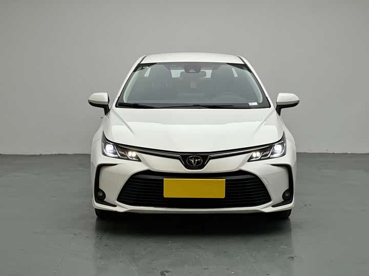 Фото 2 - Toyota Corolla