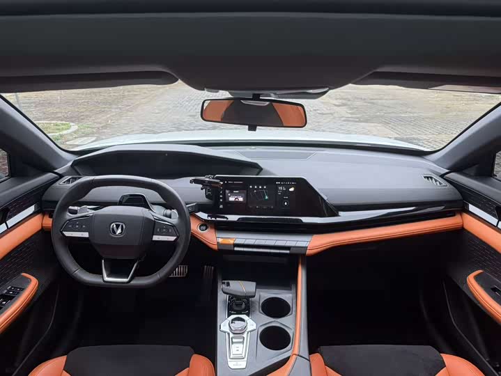 Фото 6 - Changan UNI-V