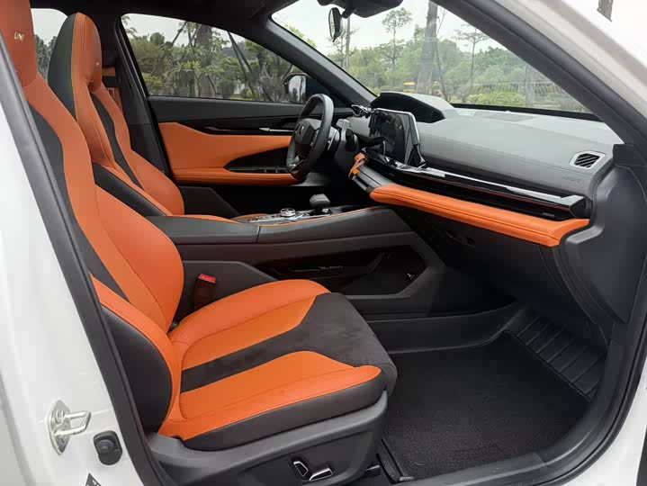 Фото 8 - Changan UNI-V