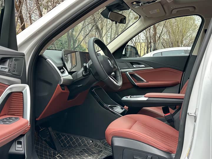 Фото 8 - BMW iX1