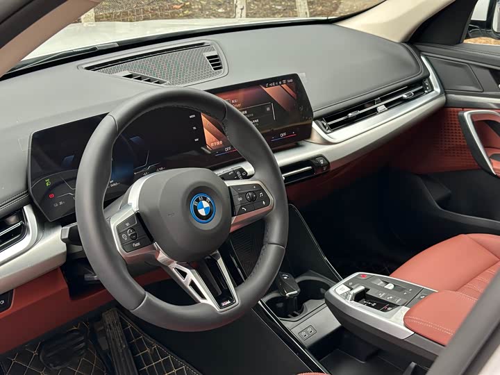 Фото 9 - BMW iX1