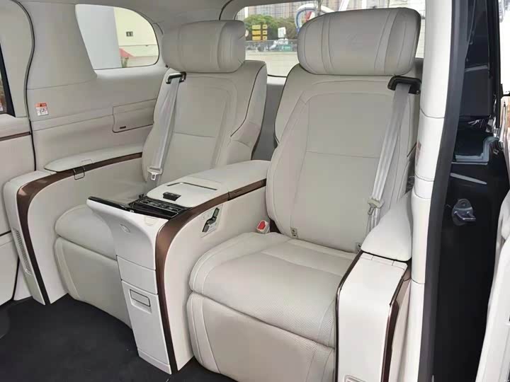 Фото 5 - Lexus LM