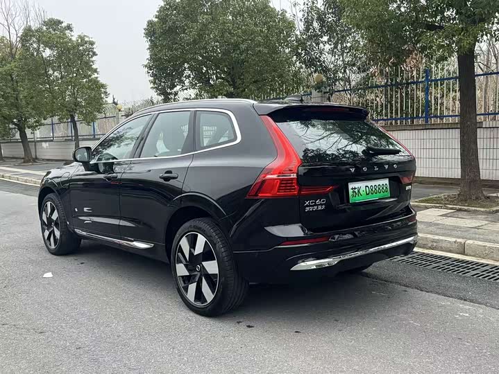 Фото 9 - Volvo XC60 Hybrid