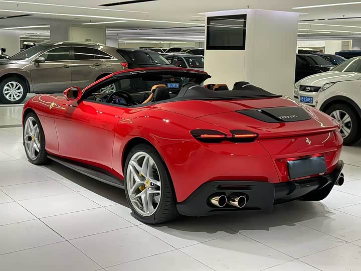 Фото 2 - Ferrari Roma