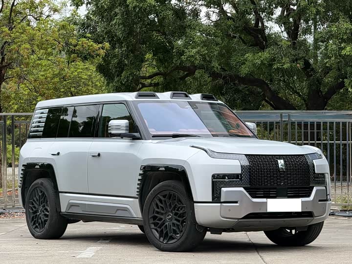 Photo 3 - BYD Yangwang U8