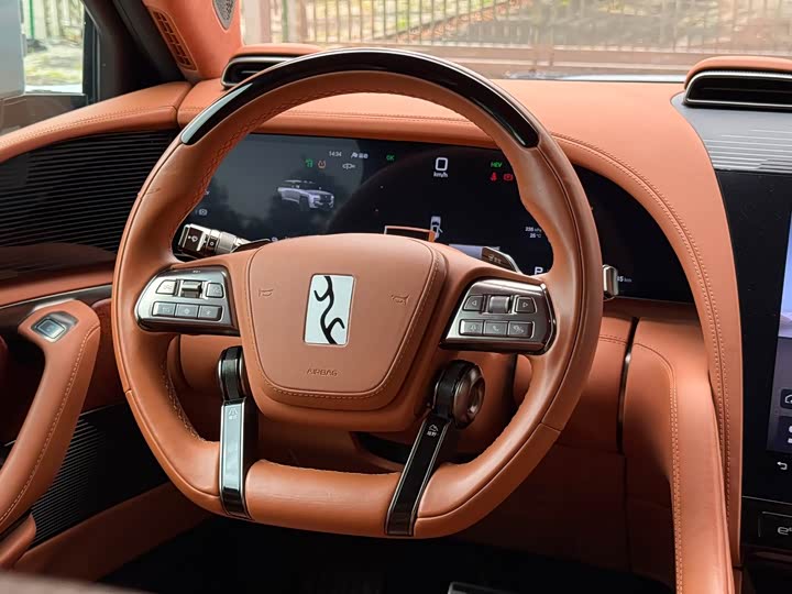 Photo 5 - BYD Yangwang U8