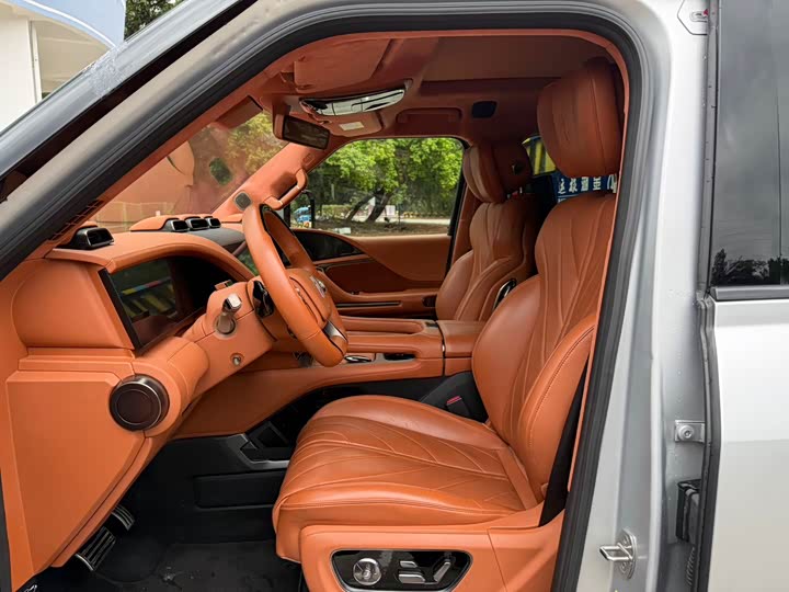 Photo 6 - BYD Yangwang U8