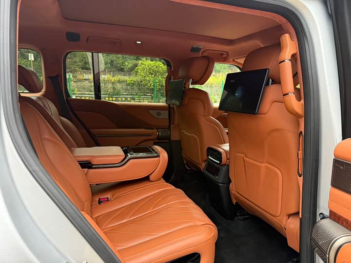 Photo 7 - BYD Yangwang U8