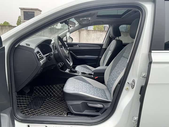 Фото 8 - Volkswagen Lavida