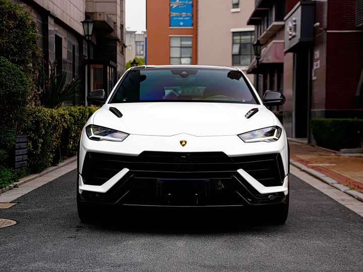 Фото 2 - Lamborghini Urus