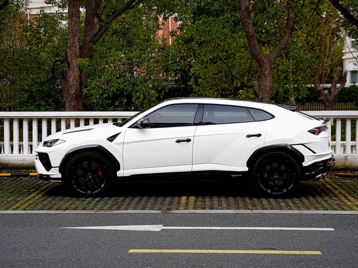 Фото 7 - Lamborghini Urus