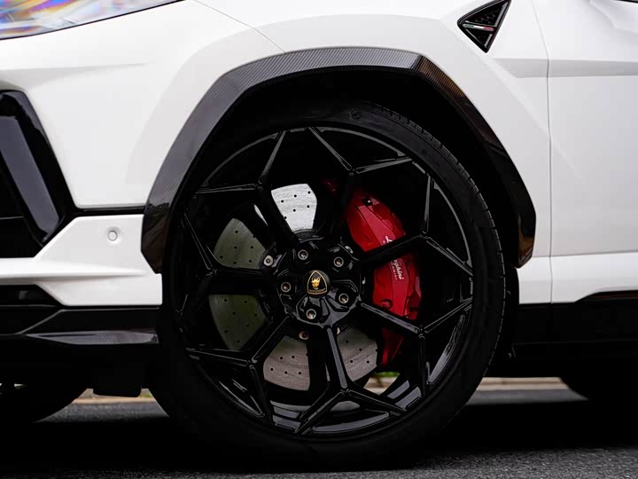 Фото 8 - Lamborghini Urus