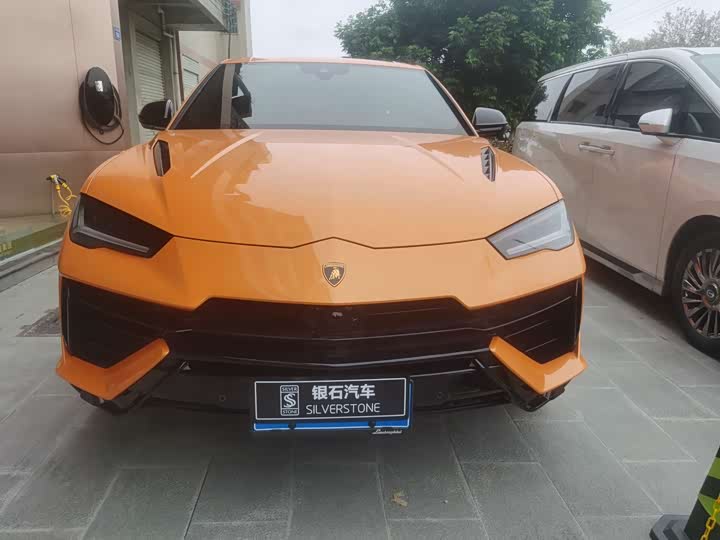 Фото 2 - Lamborghini Urus