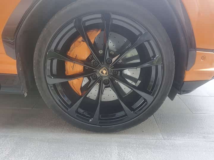 Фото 5 - Lamborghini Urus