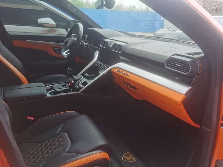 Фото 6 - Lamborghini Urus