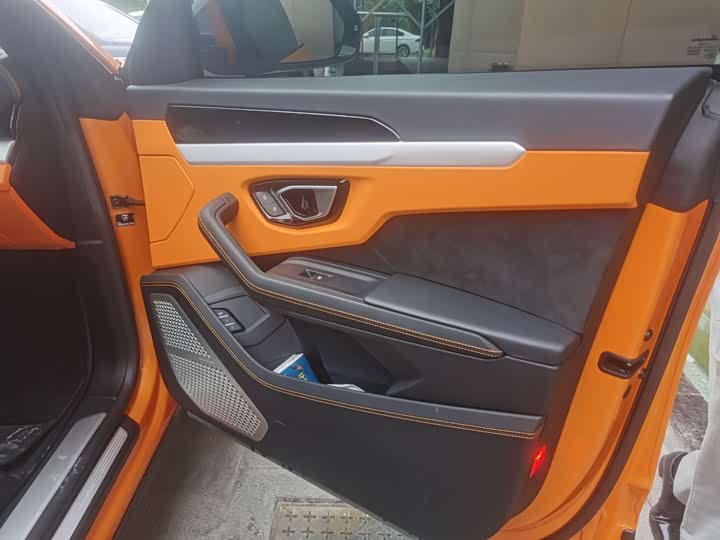 Фото 8 - Lamborghini Urus