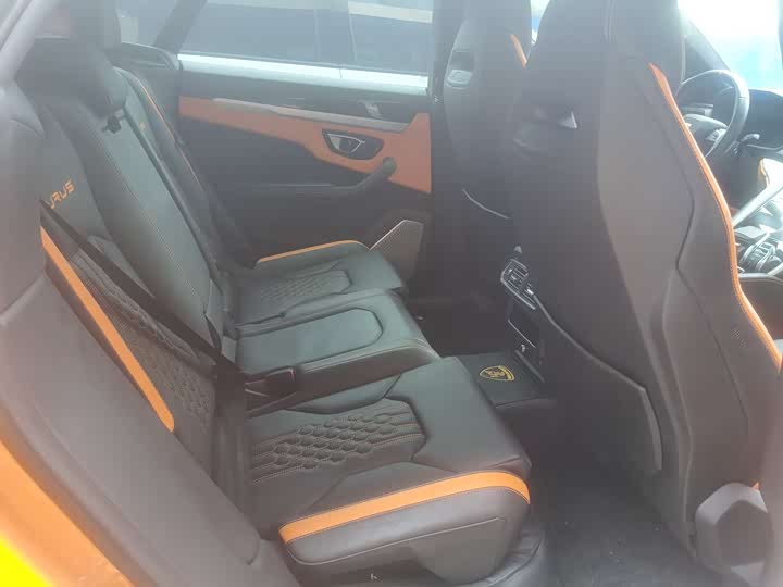 Фото 9 - Lamborghini Urus