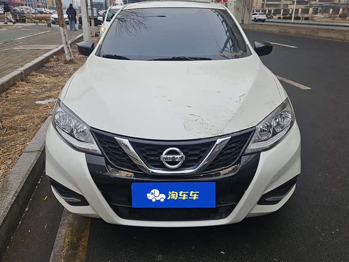 Фото 2 - Nissan Tiida