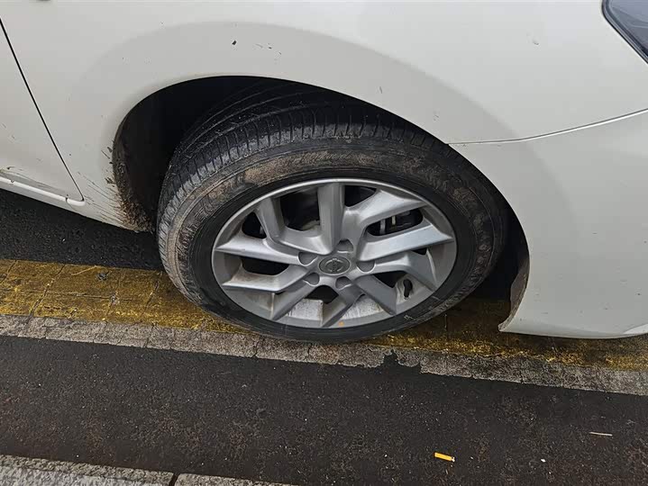 Фото 6 - Nissan Tiida