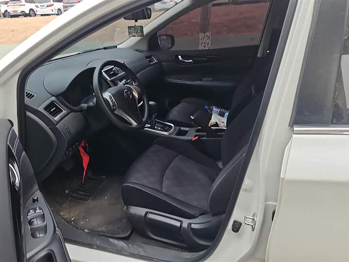 Фото 9 - Nissan Tiida