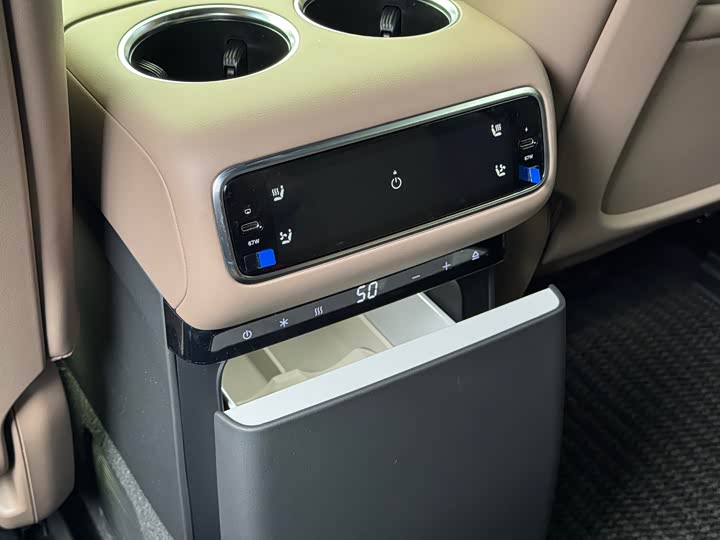 Фото 8 - LiXiang L8