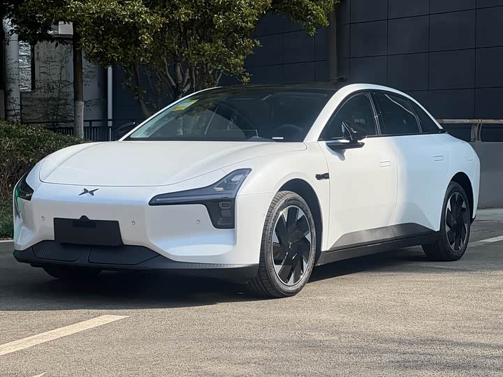 Фото 1 - XPeng Mona M03