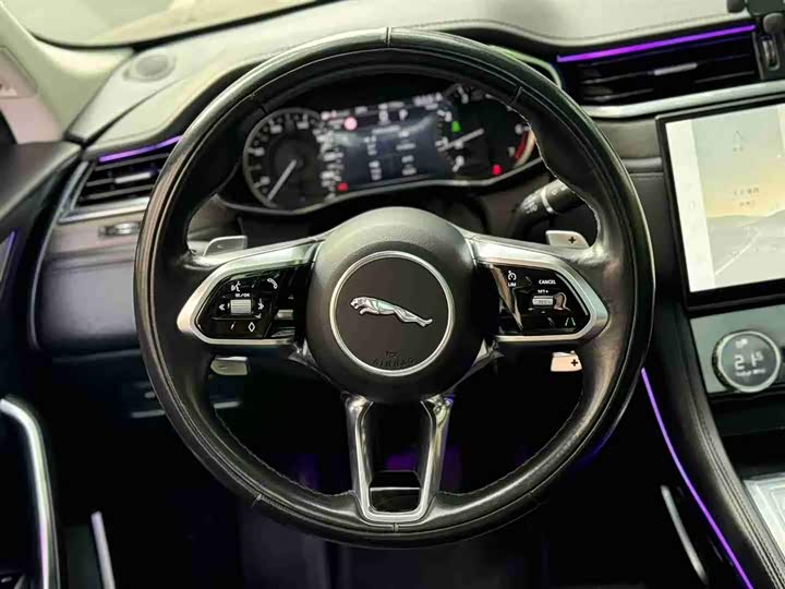 Фото 6 - Jaguar F-Pace