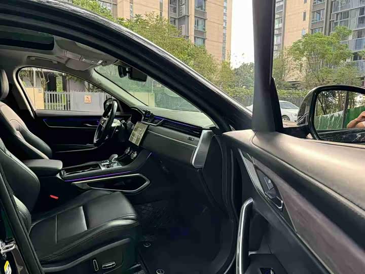 Фото 7 - Jaguar F-Pace