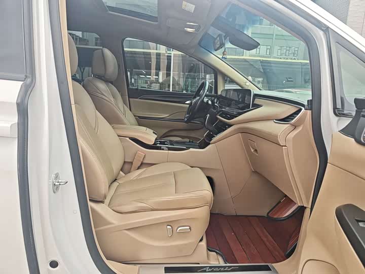 Фото 9 - Buick GL8 ES