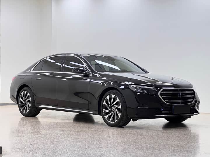 Фото 3 - Mercedes-Benz E-Class