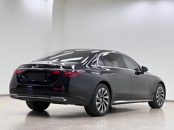 Фото 5 - Mercedes-Benz E-Class