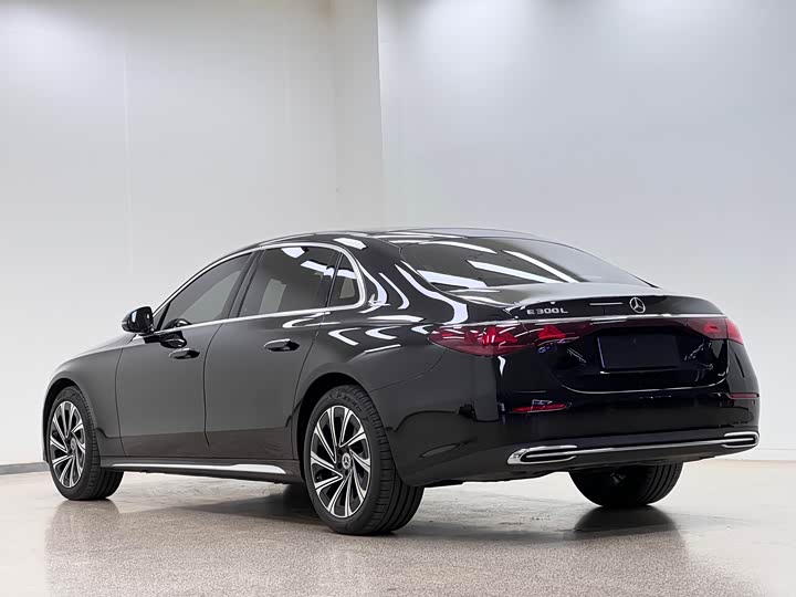 Фото 7 - Mercedes-Benz E-Class