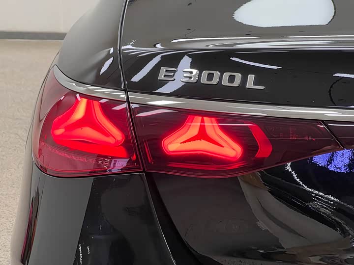 Фото 9 - Mercedes-Benz E-Class