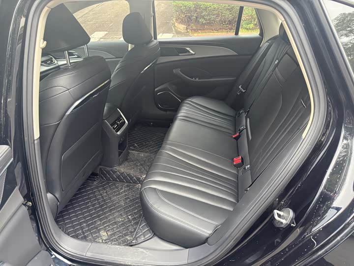 Фото 9 - Hongqi H5