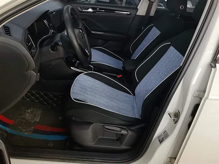 Фото 9 - Volkswagen T-Roc