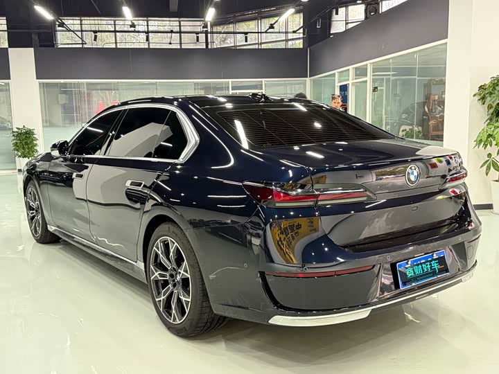 Photo 9 - BMW 7 Series