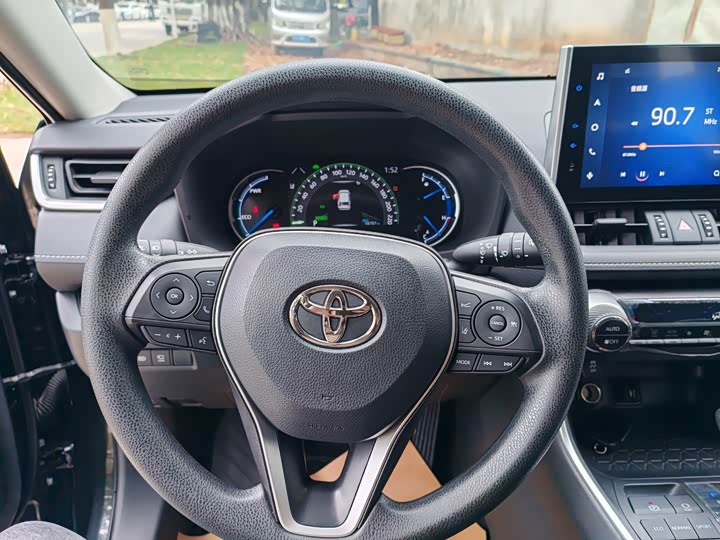 Фото 5 - Toyota RAV4