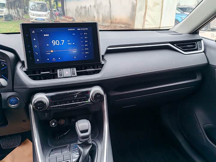 Фото 6 - Toyota RAV4