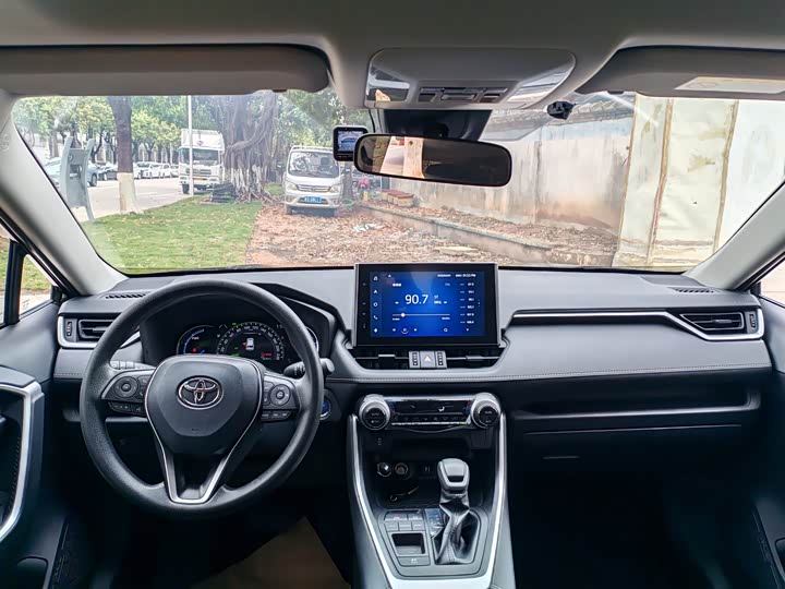 Фото 9 - Toyota RAV4