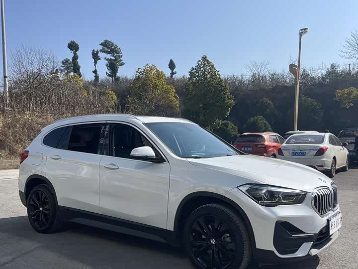 Фото 2 - BMW X1