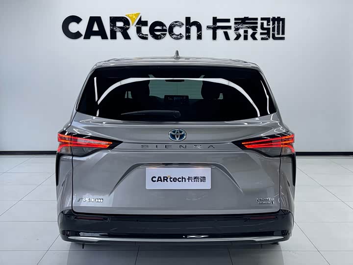 Photo 4 - Toyota Sienna