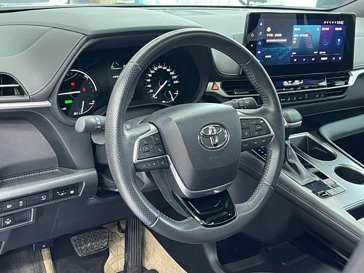 Photo 5 - Toyota Sienna