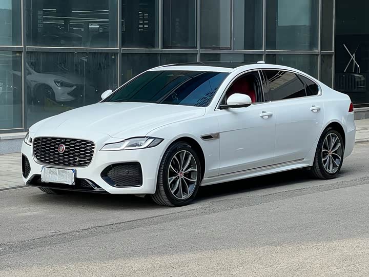 Фото 1 - Jaguar XF L