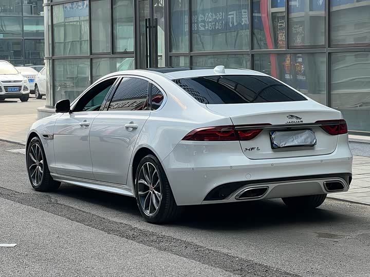 Фото 4 - Jaguar XF L