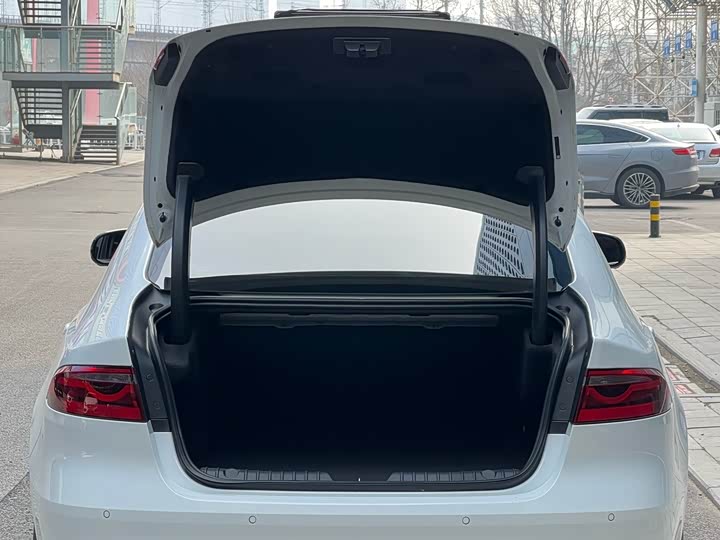 Фото 6 - Jaguar XF L