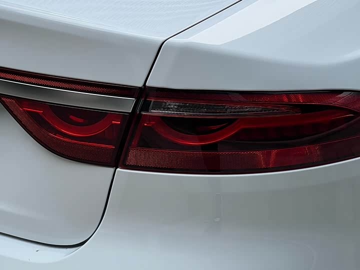 Фото 7 - Jaguar XF L