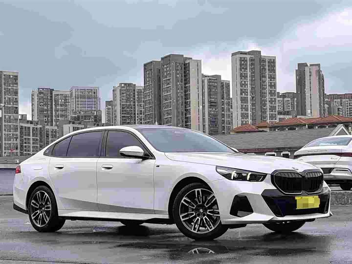 Фото 2 - BMW 5 Series