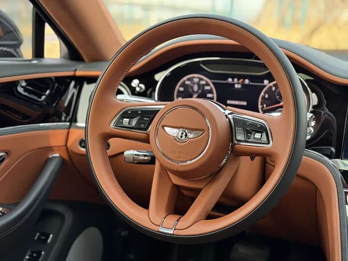 Фото 8 - Bentley Flying Spur