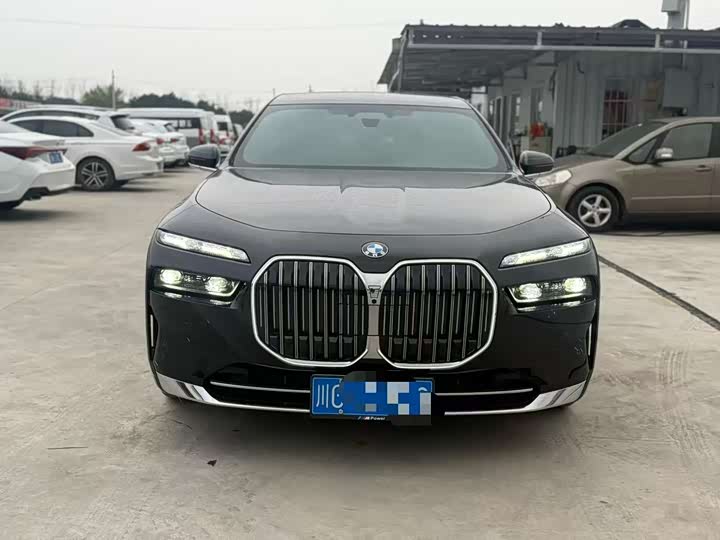 Фото 2 - BMW 7 Series