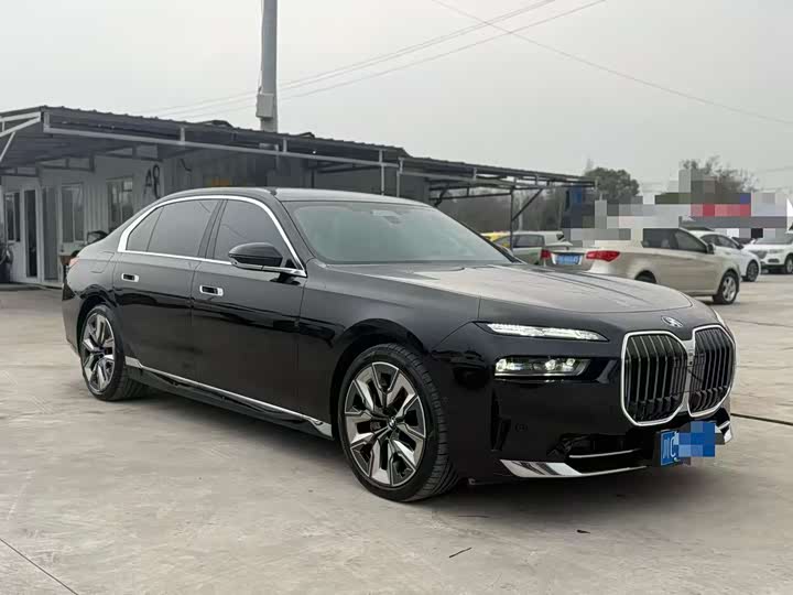 Фото 3 - BMW 7 Series